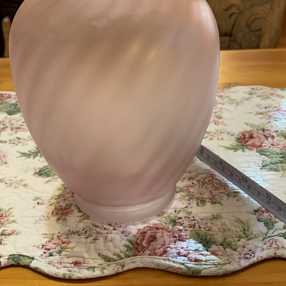 Vintage frosted pink swirl vase, EUC - Picture 8 of 9